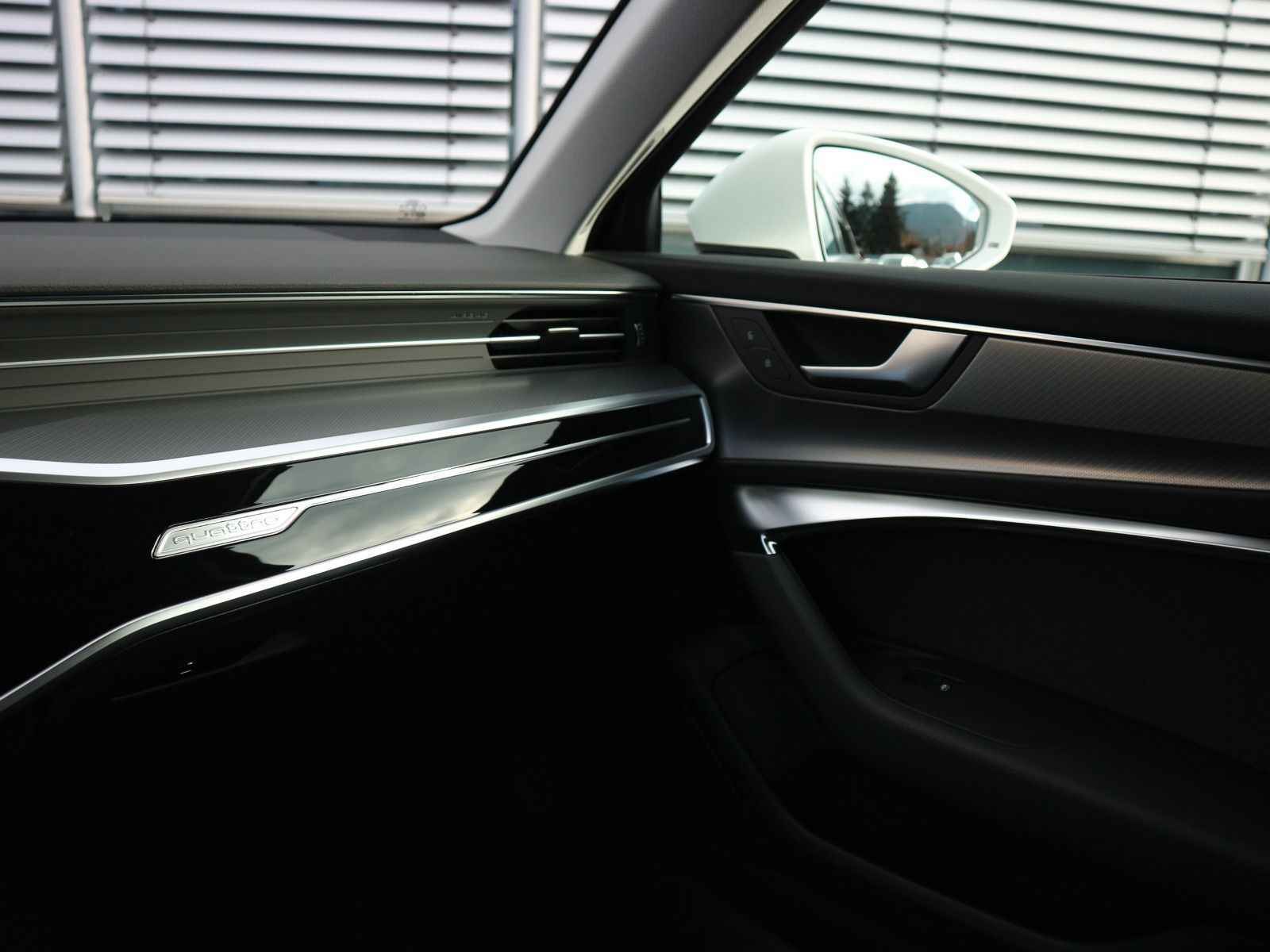 Fahrzeugabbildung Audi A6 Avant 50 TDI quattro sport MATRIX*AHK*CARPLAY