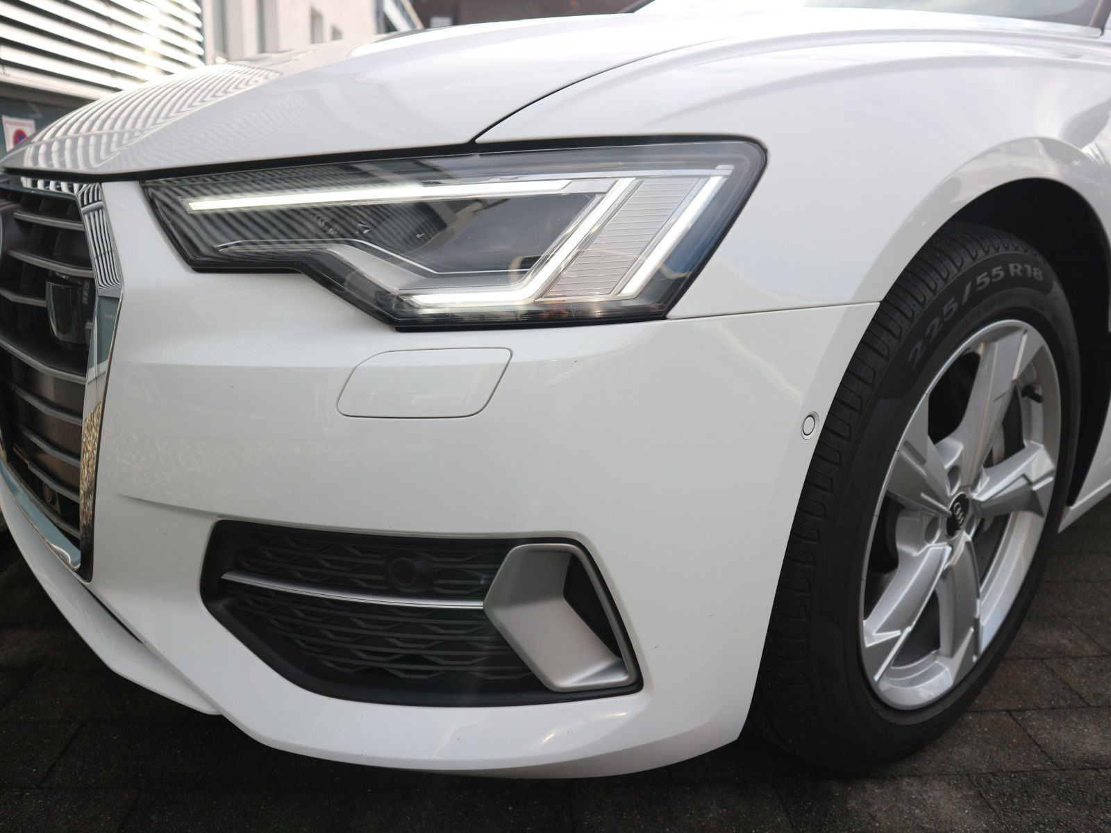 Fahrzeugabbildung Audi A6 Avant 50 TDI quattro sport MATRIX*AHK*CARPLAY