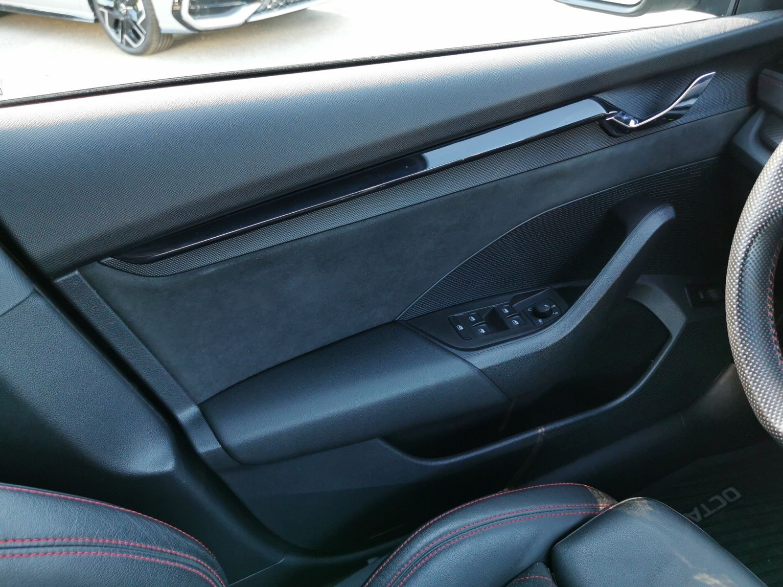 Fahrzeugabbildung SKODA Octavia Combi 2.0 TDI RS +STANDH+CHALLENGE+COLUM