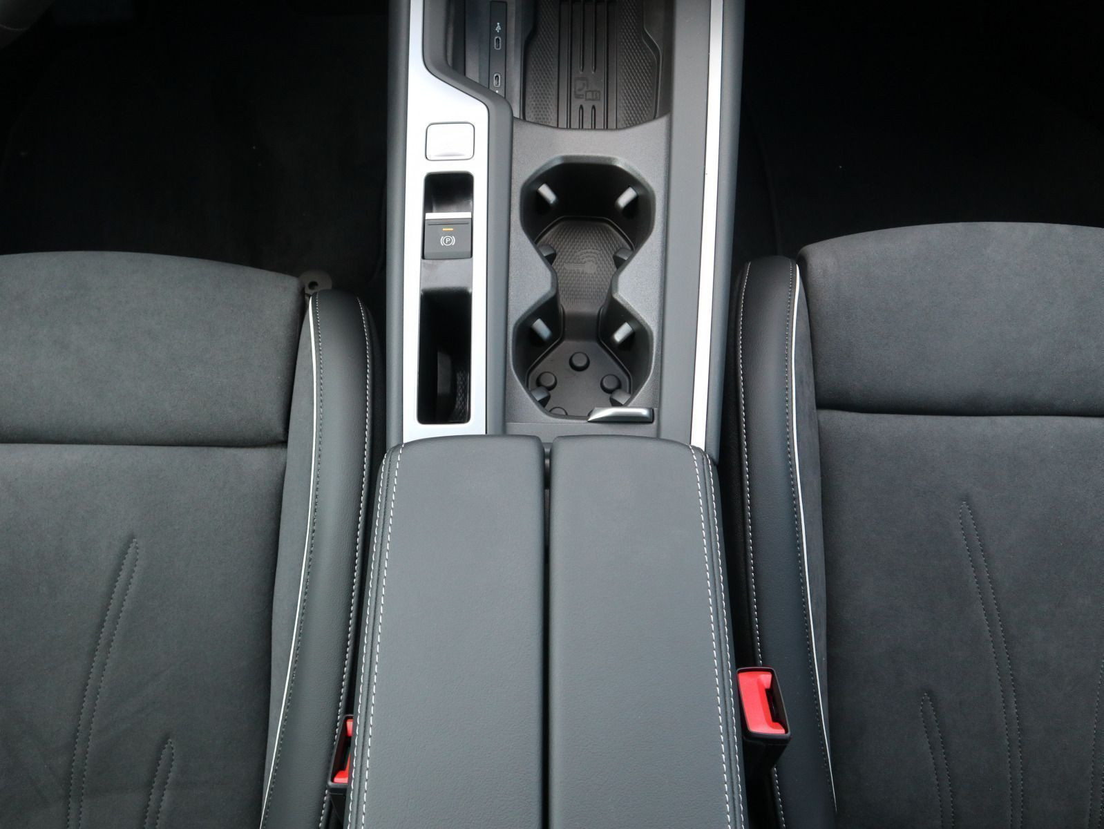 Fahrzeugabbildung Volkswagen Passat Business 2,0 l TDI SCR (150 PS) DSG *AHK*WINTERRÄDER*