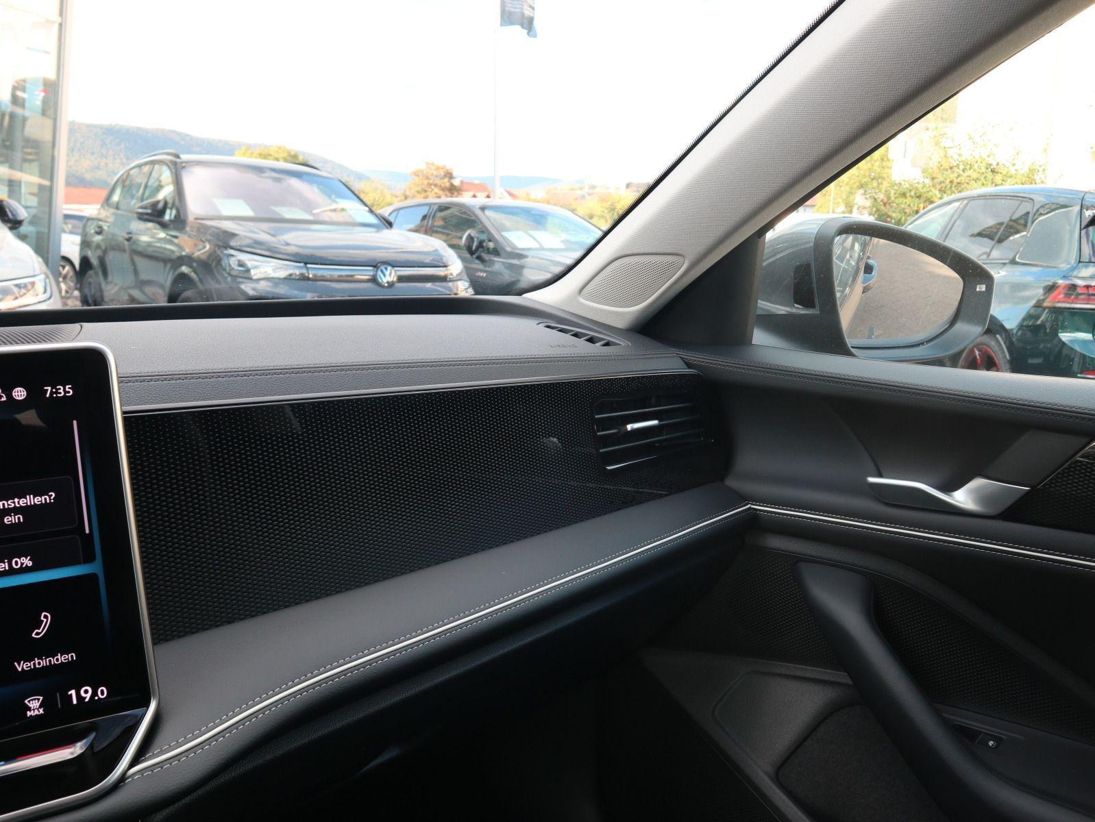 Fahrzeugabbildung Volkswagen Passat Business 2,0 l TDI SCR (150 PS) DSG *AHK*WINTERRÄDER*