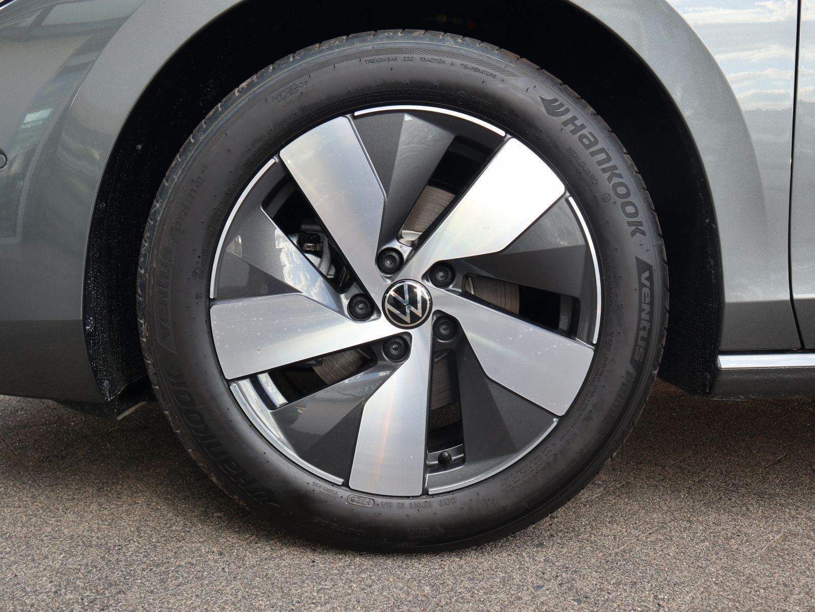 Fahrzeugabbildung Volkswagen Passat Business 2,0 l TDI SCR (150 PS) DSG *AHK*WINTERRÄDER*