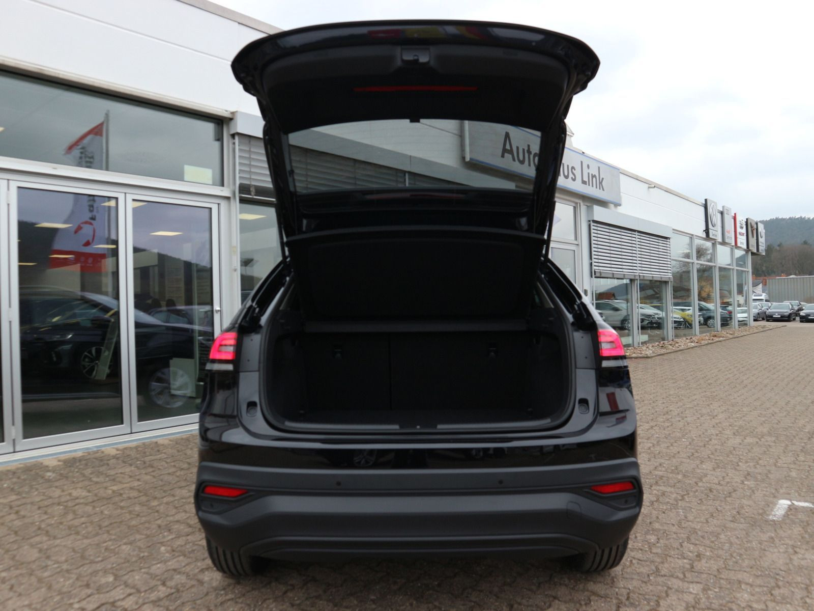 Fahrzeugabbildung Volkswagen Taigo Life 1,0 TSI OPF (95 PS) 5-Gang *WINTERRÄDER*LED-MATRIX*NAVI*