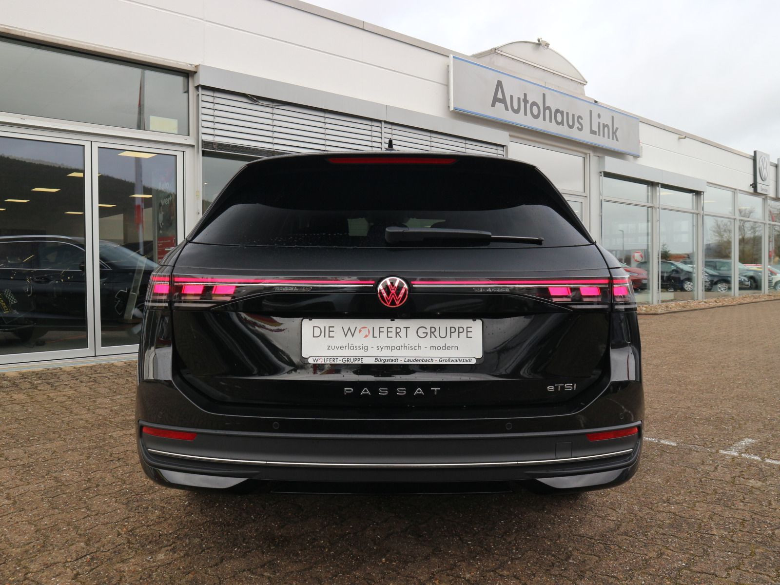 Fahrzeugabbildung Volkswagen Passat Business 1.5 eTSI DSG LED MATRIX NAVI