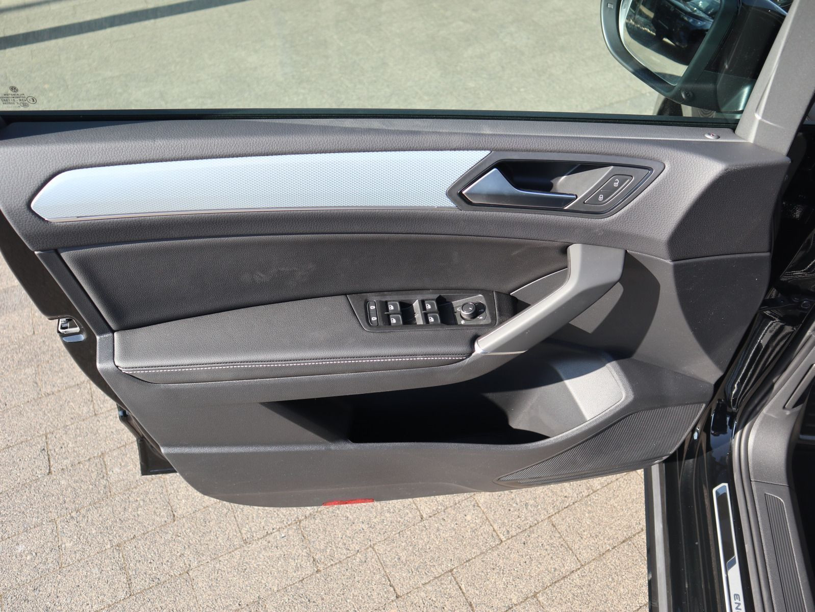 Fahrzeugabbildung Volkswagen Touran ENERGY 1,5 TSI OPF (150 PS) DSG*R-LINE*NAVI*7-SITZER*