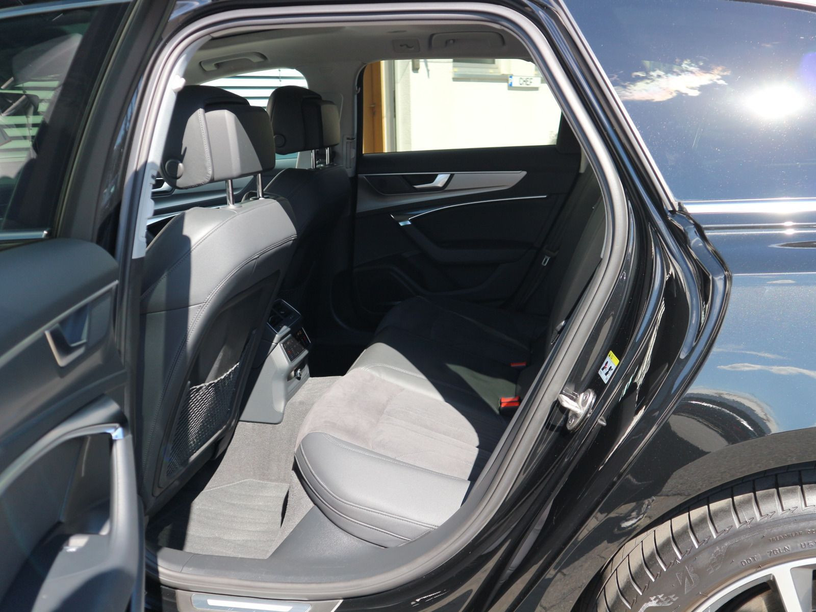 Fahrzeugabbildung Audi A6 Avant sport 45 TFSI quattro S tronic AHK*PANO