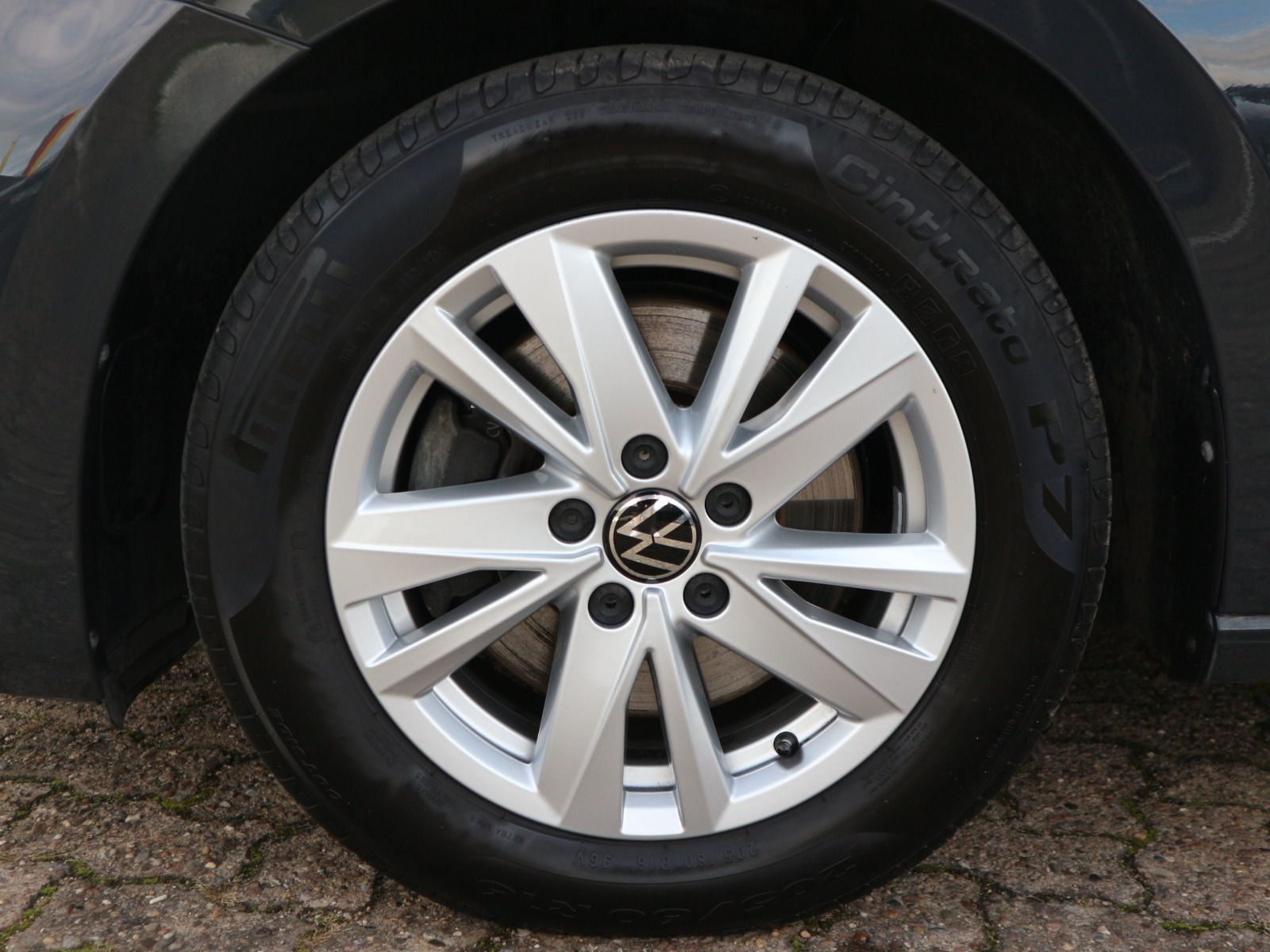 Fahrzeugabbildung Volkswagen Touran 2.0 TDI DSG Comfortline AHK NAVI IQ.DRIVE