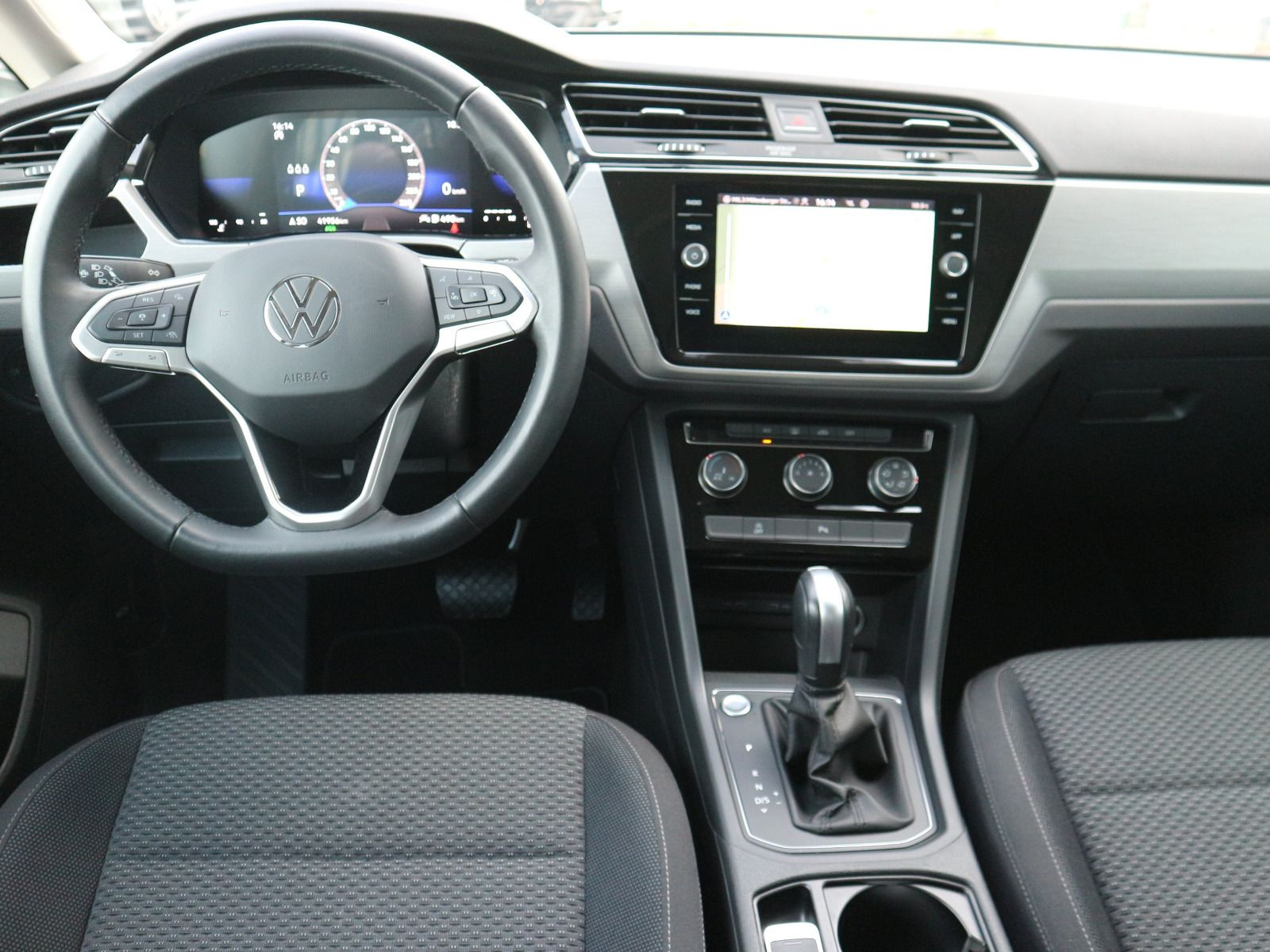 Fahrzeugabbildung Volkswagen Touran 2.0 TDI DSG Comfortline AHK NAVI IQ.DRIVE