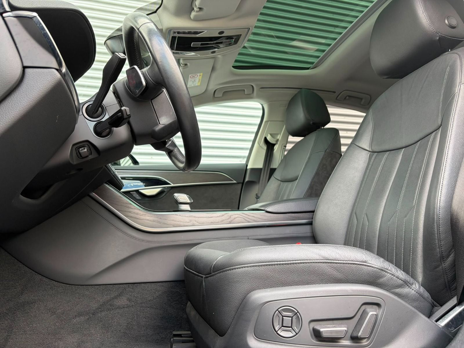 Fahrzeugabbildung Audi A8 60 TFSIe+WINTERRÄDER+HEAD UP+PANORAMADACH+B&O