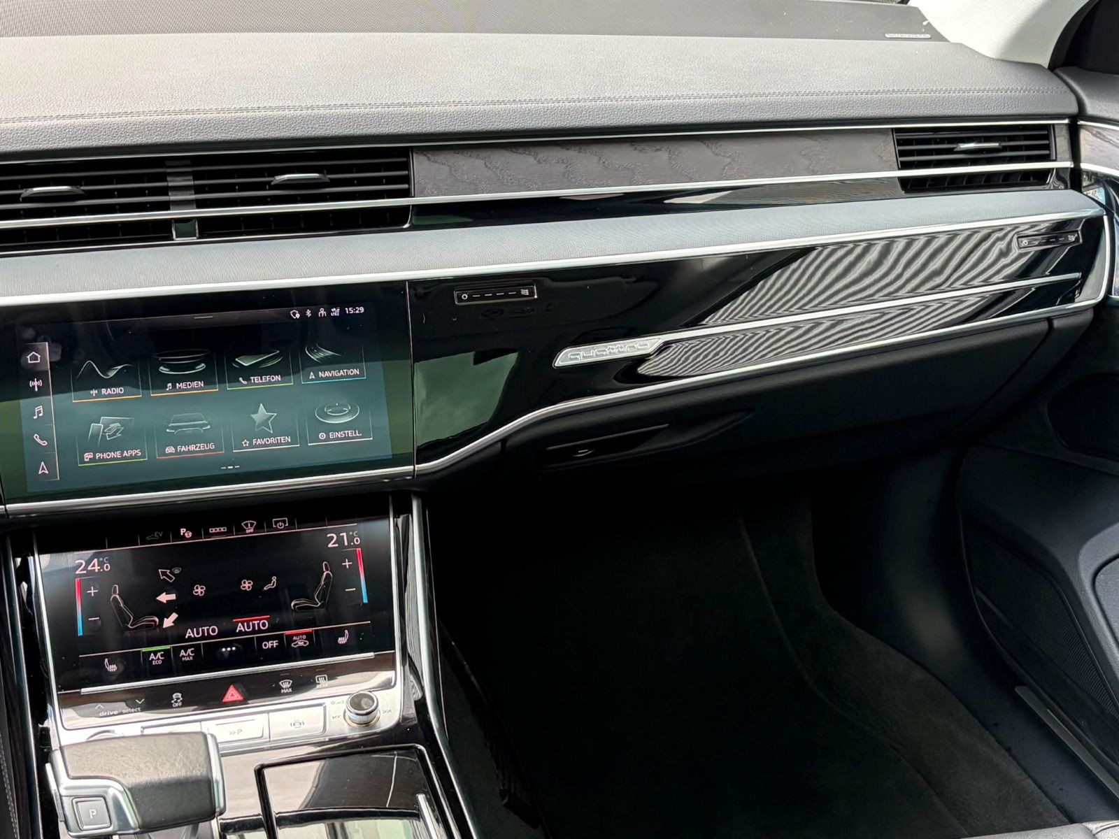 Fahrzeugabbildung Audi A8 60 TFSIe+WINTERRÄDER+HEAD UP+PANORAMADACH+B&O