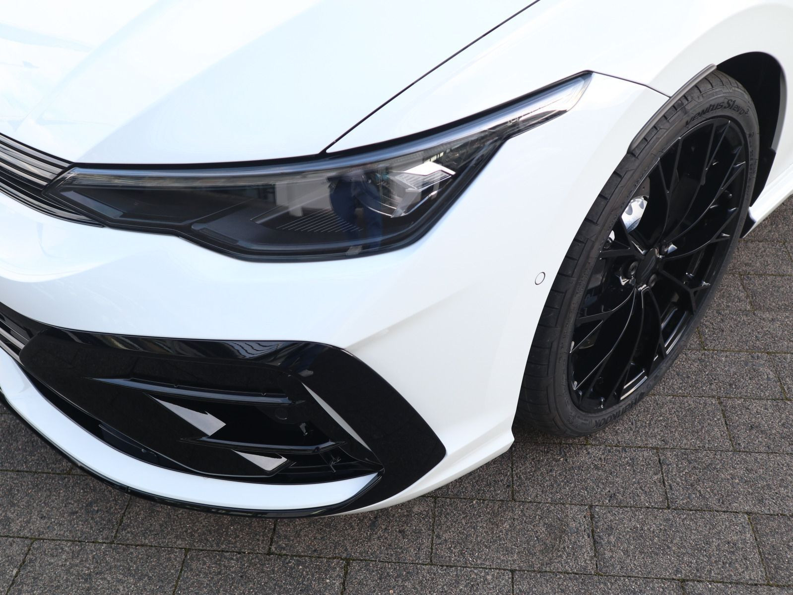 Fahrzeugabbildung Volkswagen Golf R BLACK EDITION 2,0 l TSI OPF 4MOTION (333 PS) DSG *AHK*PANORAMA*HARMAN KARDON*