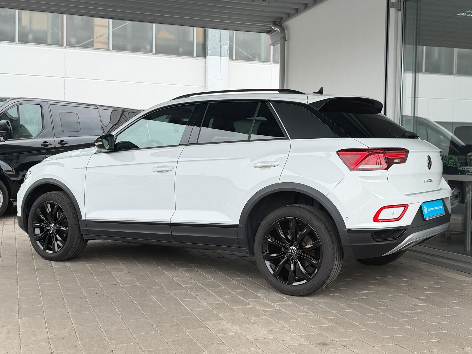 Fahrzeugabbildung Volkswagen T-Roc Style 1.5 TSI DSG NAVI RFK KEYLESS BLACK-STYLE