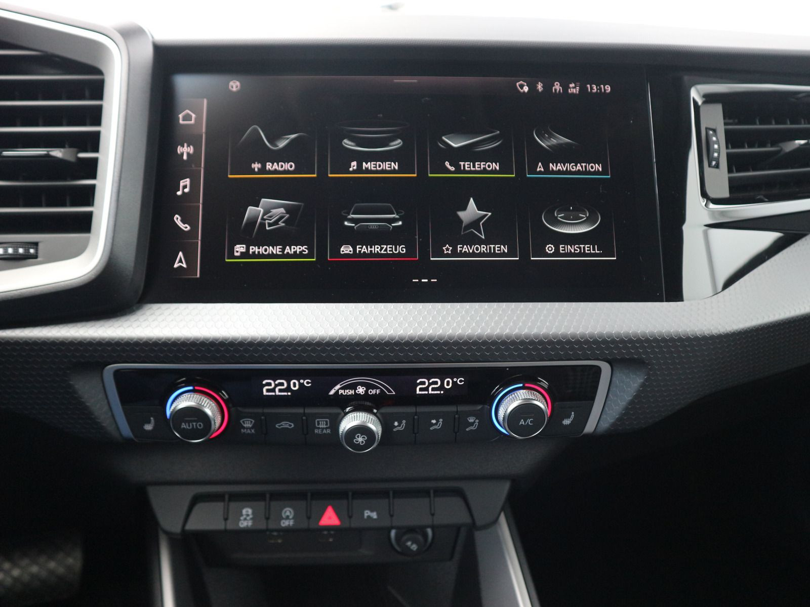Fahrzeugabbildung Audi A1 Sportback S line 30 TFSI S tronic*CARPLAY*LED*