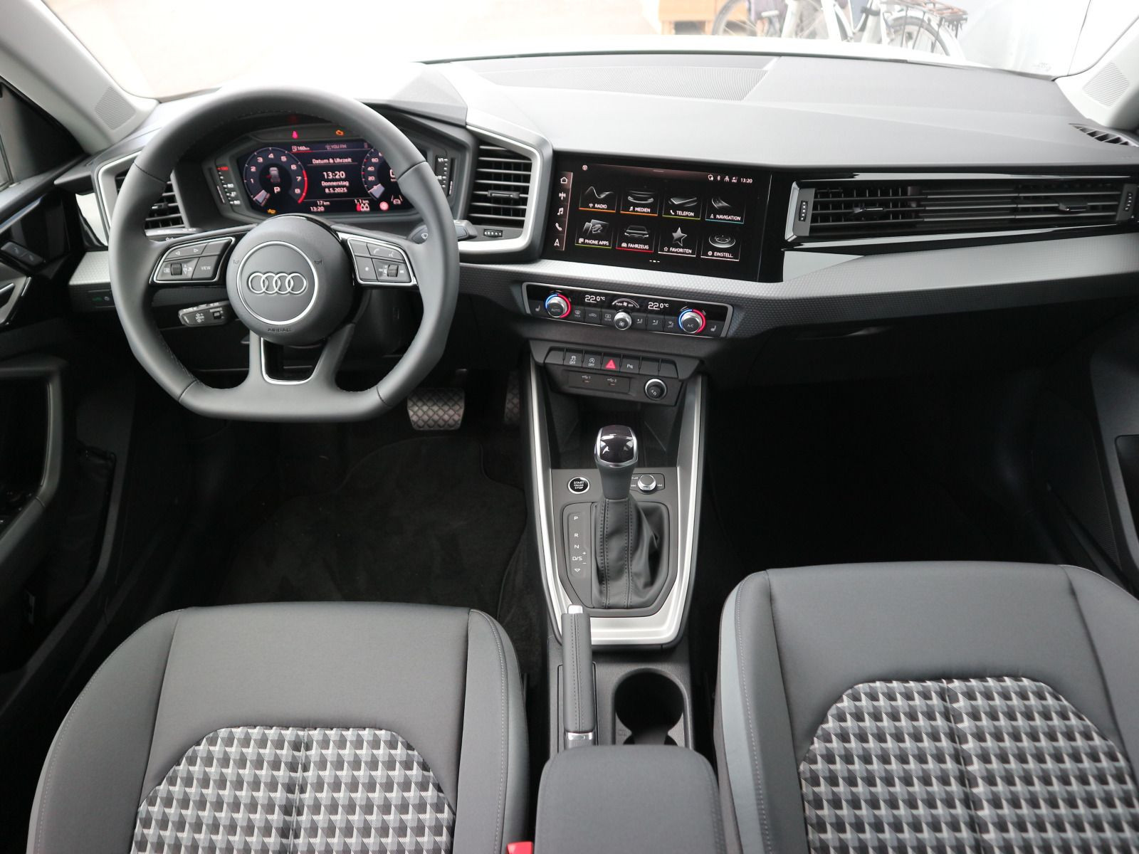 Fahrzeugabbildung Audi A1 Sportback S line 30 TFSI S tronic*CARPLAY*LED*