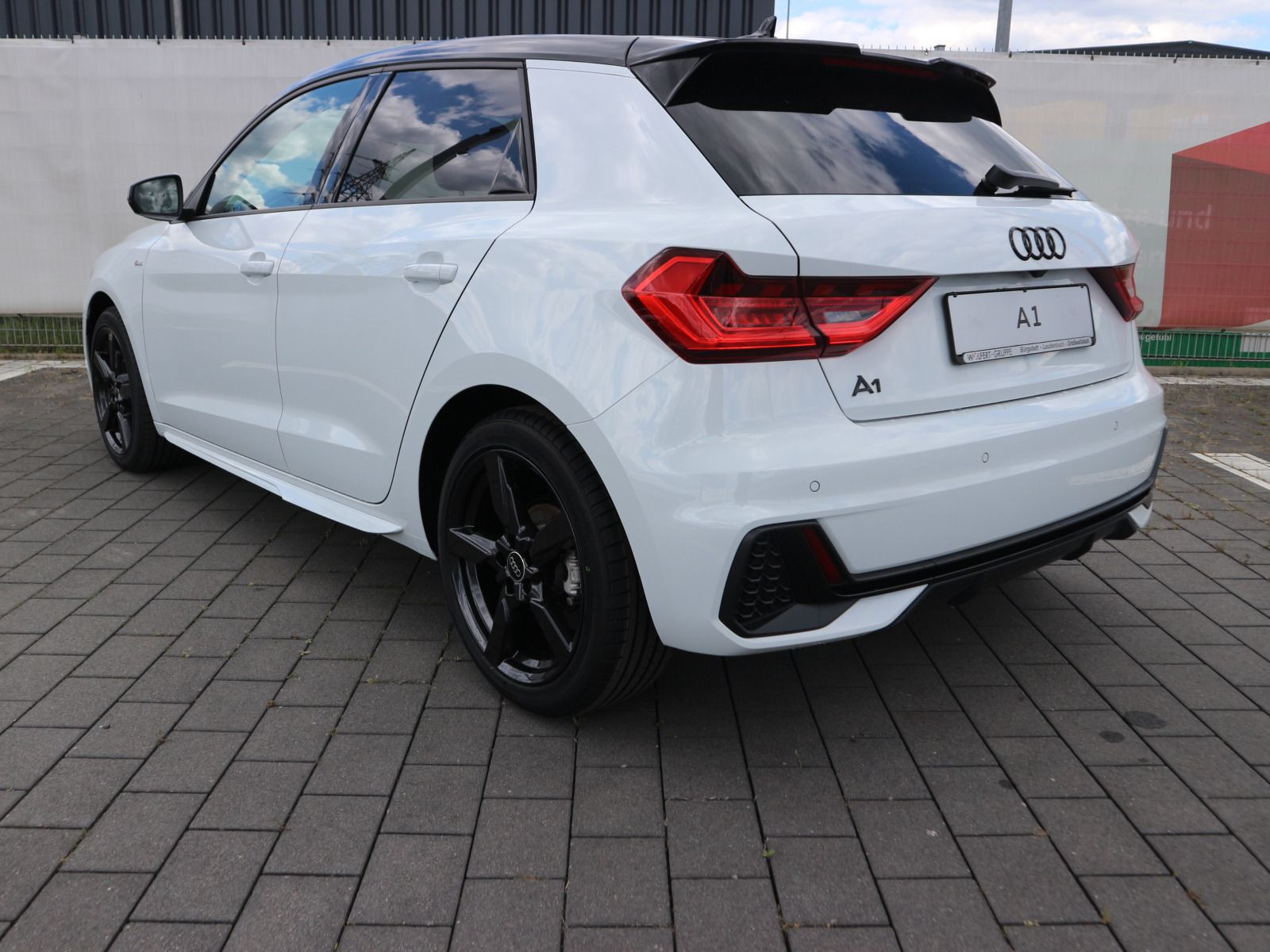 Fahrzeugabbildung Audi A1 Sportback S line 30 TFSI S tronic*CARPLAY*LED*
