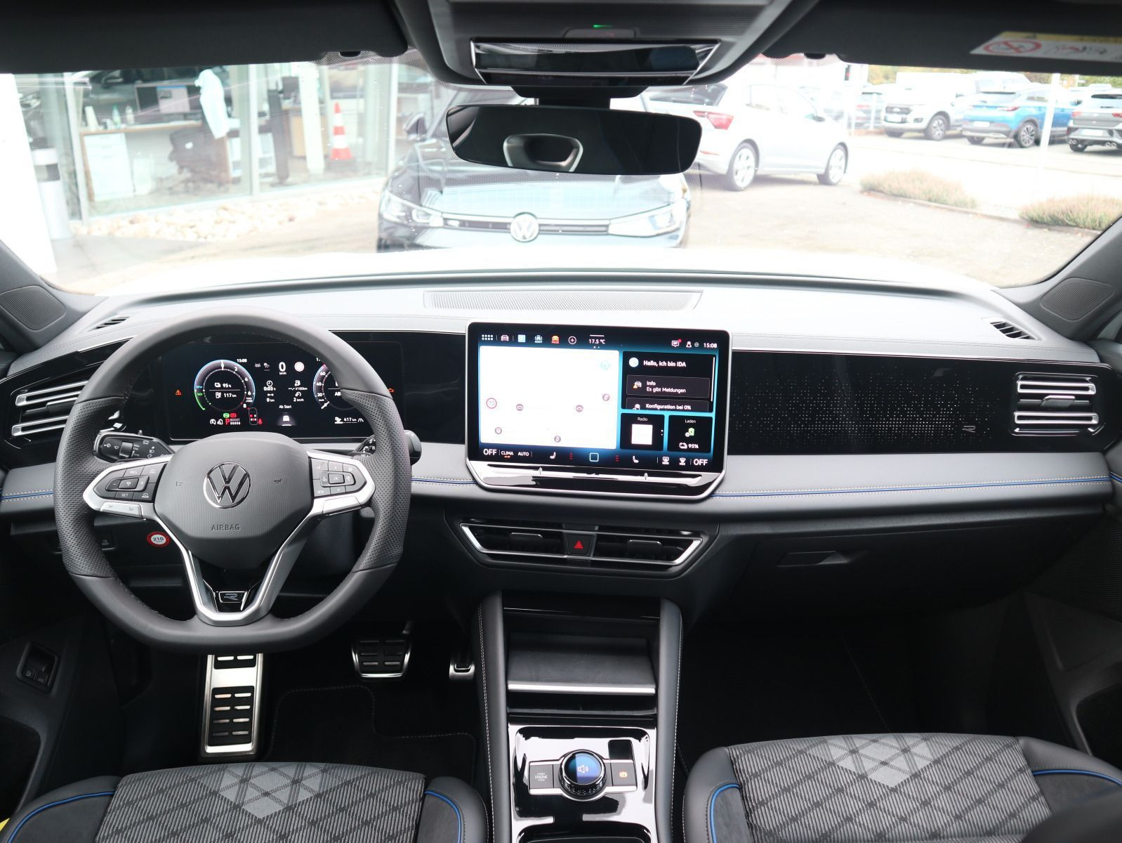 Fahrzeugabbildung Volkswagen Tiguan R-Line 1,5 eHybrid OPF (150 PS) / (115 PS) DSG*AHK*WINTERRÄDER*