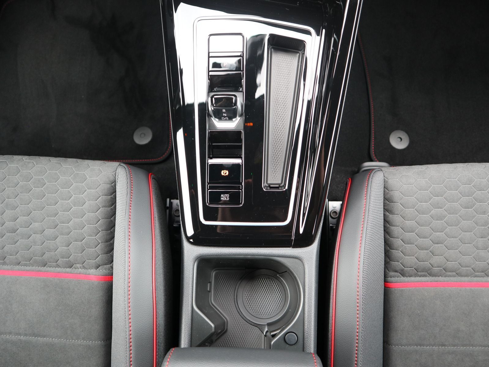 Fahrzeugabbildung Volkswagen Golf GTI Clubsport 2,0 l TSI OPF (300 PS) DSG *PERFORMANCE*HARMAN KARDON*