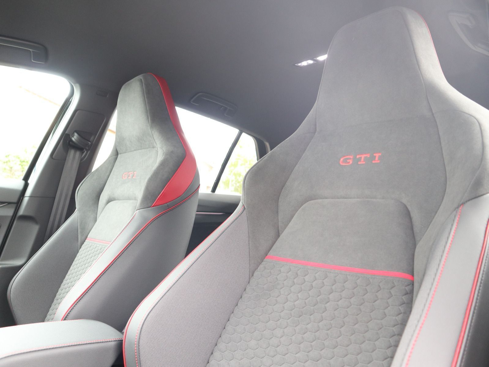 Fahrzeugabbildung Volkswagen Golf GTI Clubsport 2,0 l TSI OPF (300 PS) DSG *PERFORMANCE*HARMAN KARDON*