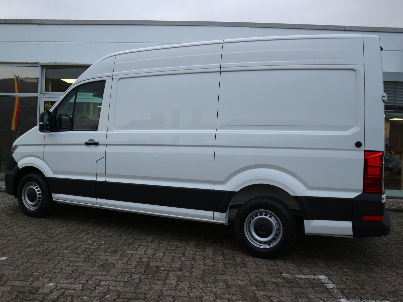 Fahrzeugabbildung Volkswagen Crafter 35 2.0 TDI MR Kasten KLIMA RFK SITZH PDC GRA 5 Jahre GAR