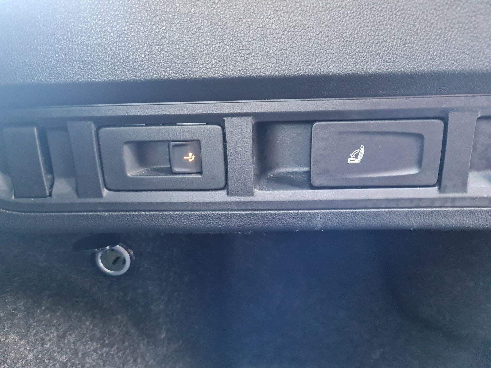 Fahrzeugabbildung SKODA Octavia Combi 2.0 TDI Scout 4x4 +AHK+NAVI