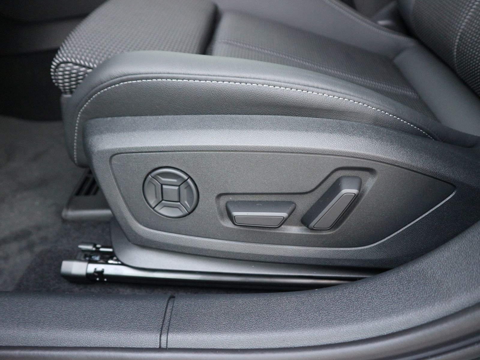 Fahrzeugabbildung Audi A3 Sportback S line TFSI S tronic*AHK*MATRIX*ACC