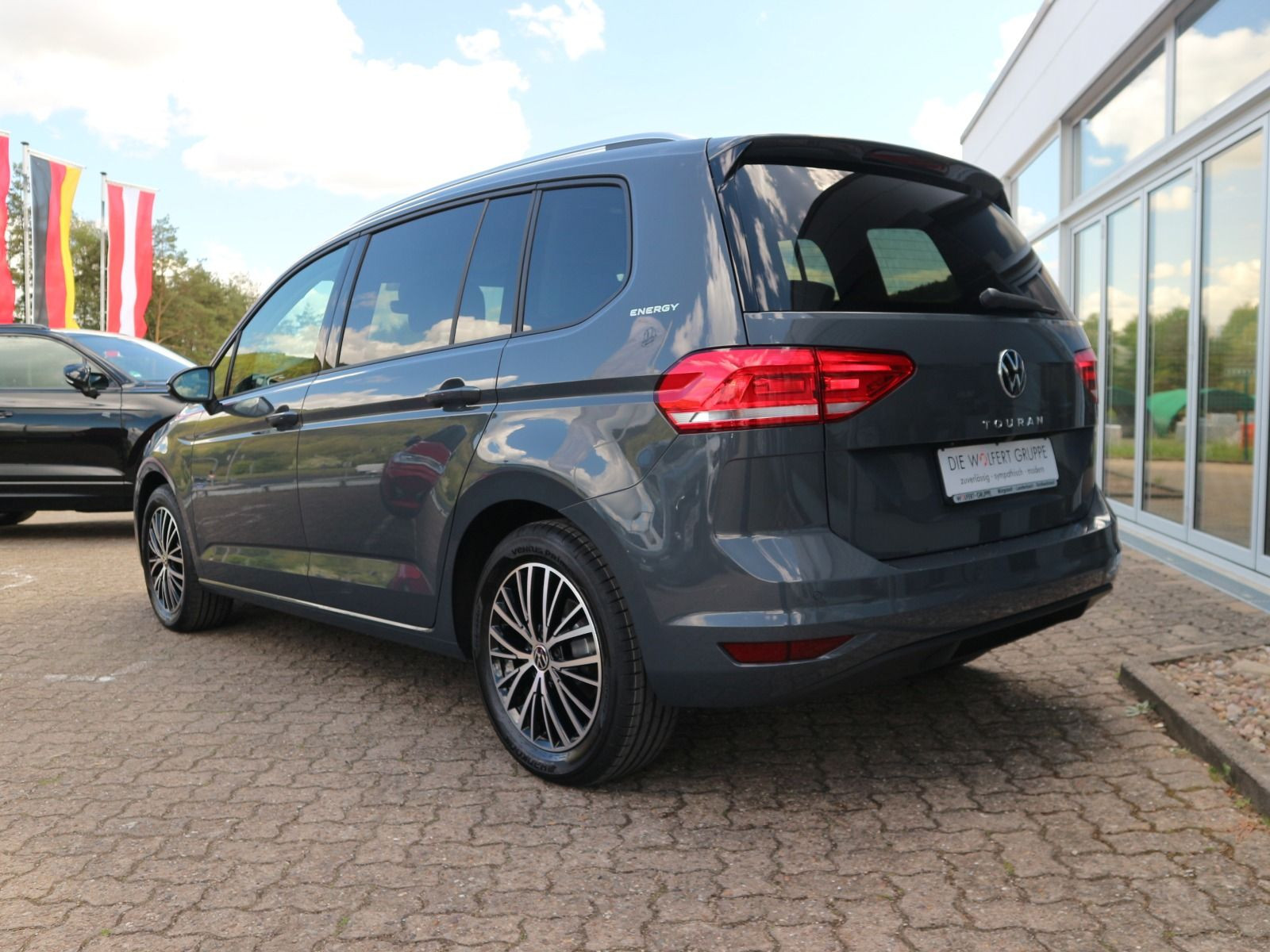 Fahrzeugabbildung Volkswagen Touran ENERGY 1.5 l TSI DSG 7-SITZE RFK KEYLESS