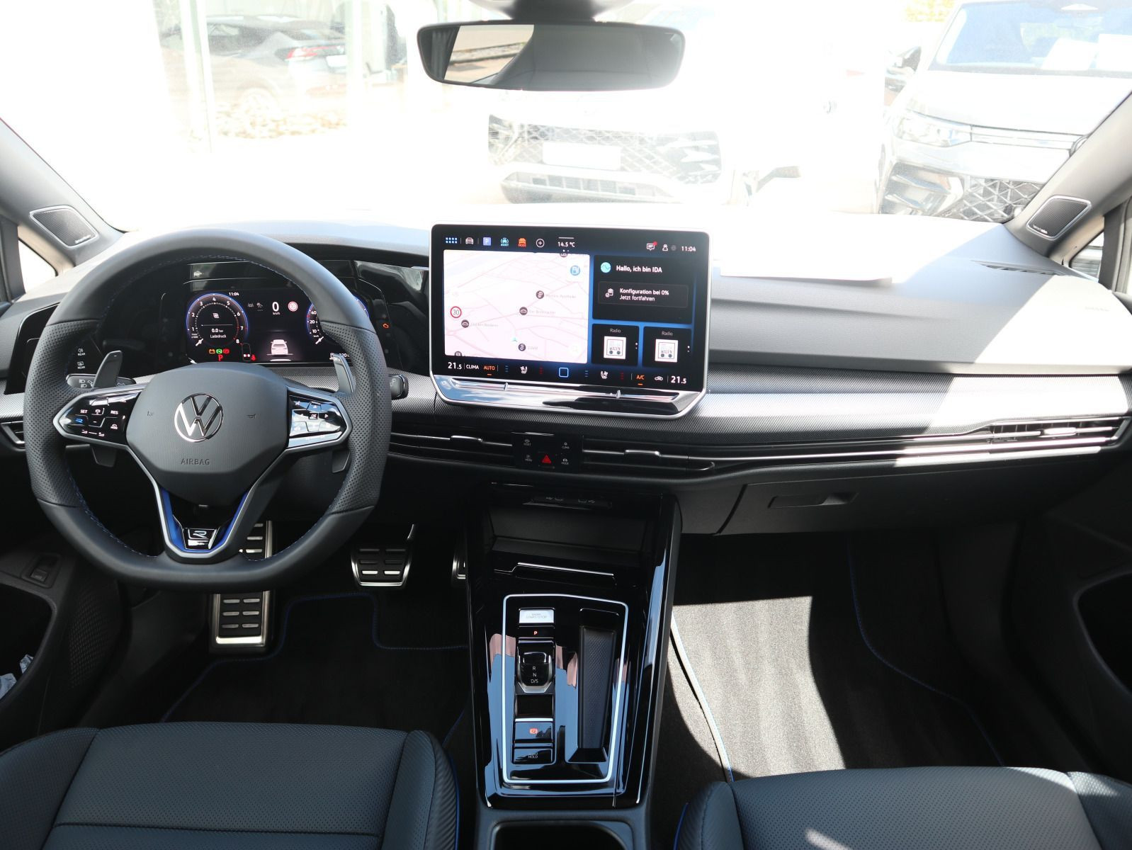 Fahrzeugabbildung Volkswagen Golf Variant R 2,0 TSI OPF 4MOTION 245 kW (333 PS) DSG*R PERFROMANCE*AHK*HARMAN KARDON*PANORAMA*LEDER*WINTERRÄDER
