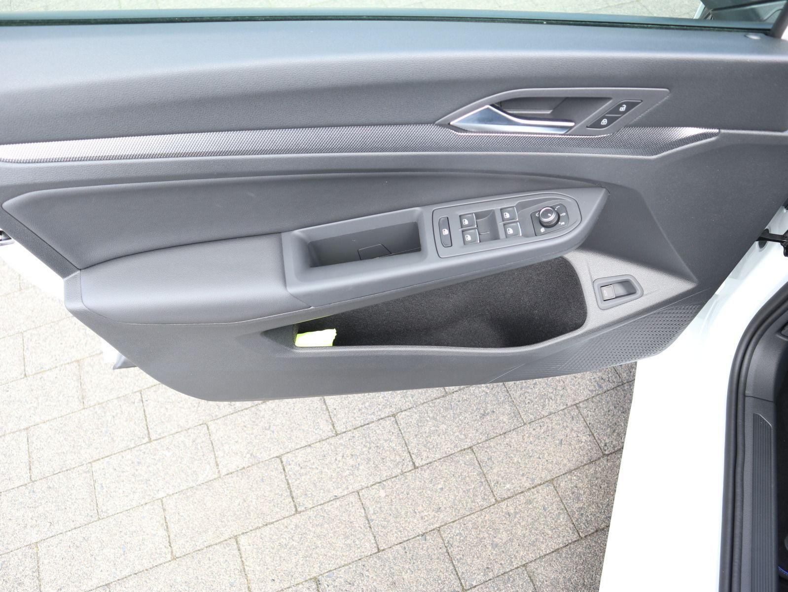 Fahrzeugabbildung Volkswagen Golf Variant R 2,0 TSI OPF 4MOTION 245 kW (333 PS) DSG*R PERFROMANCE*AHK*HARMAN KARDON*PANORAMA*LEDER*WINTERRÄDER