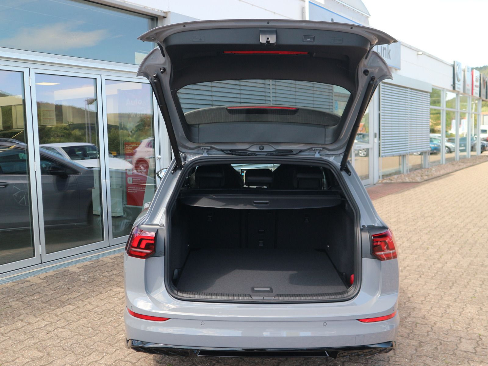 Fahrzeugabbildung Volkswagen Golf Variant R-Line 2,0 TDI SCR 110 kW (150 PS) DSG
