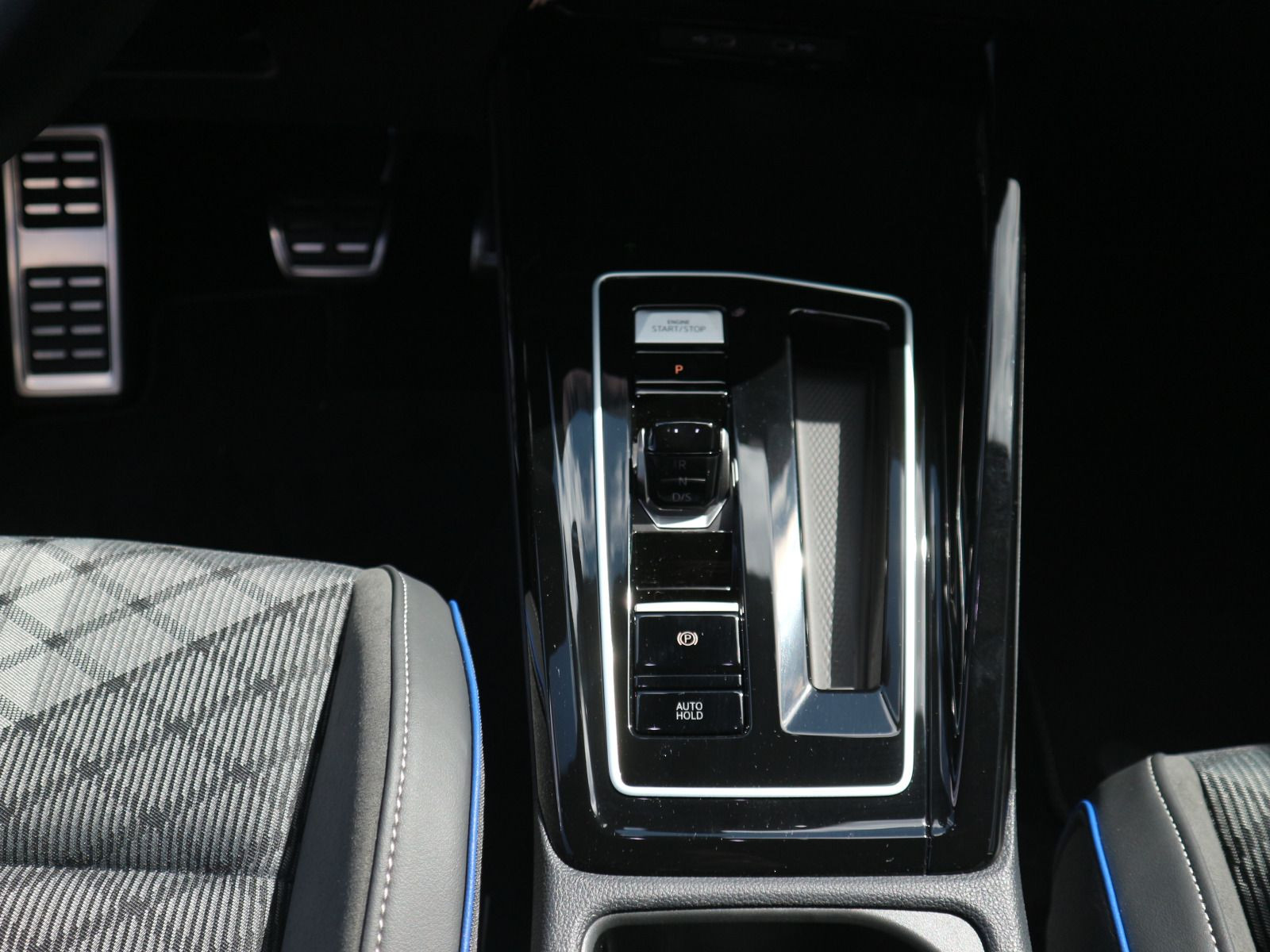 Fahrzeugabbildung Volkswagen Golf Variant R-Line 2,0 TDI SCR 110 kW (150 PS) DSG