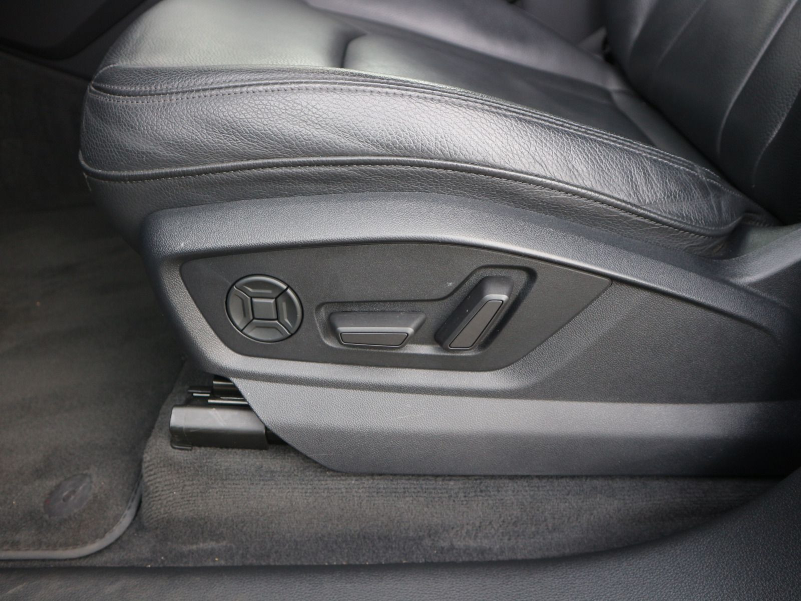 Fahrzeugabbildung Audi Q8 50 TDI quattro tiptronic AHK*PANO*CARPLAY*ACC