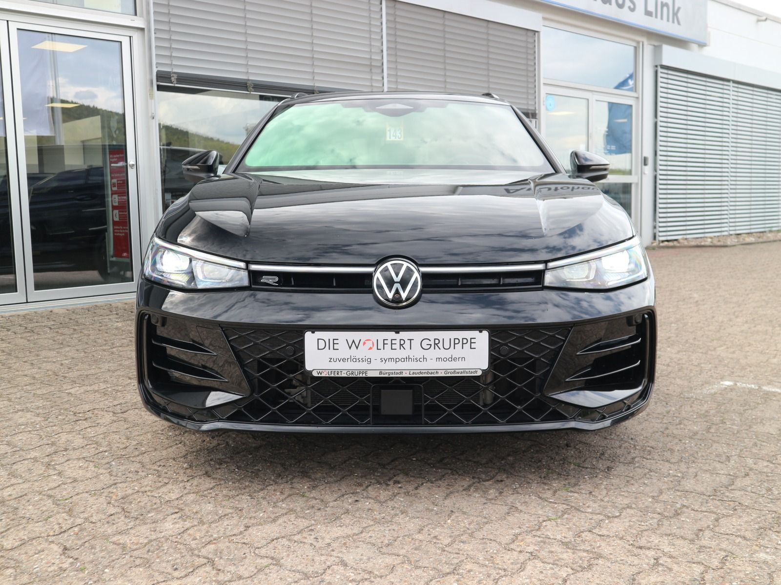 Fahrzeugabbildung Volkswagen Passat R-Line 2.0 TDI DSG AHK BLACKSTYLE NAVI PRO MAX