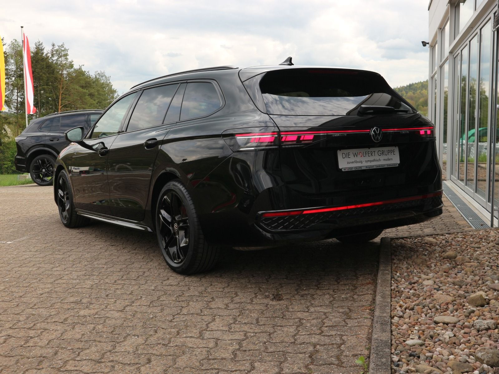 Fahrzeugabbildung Volkswagen Passat R-Line 2.0 TDI DSG AHK BLACKSTYLE NAVI PRO MAX