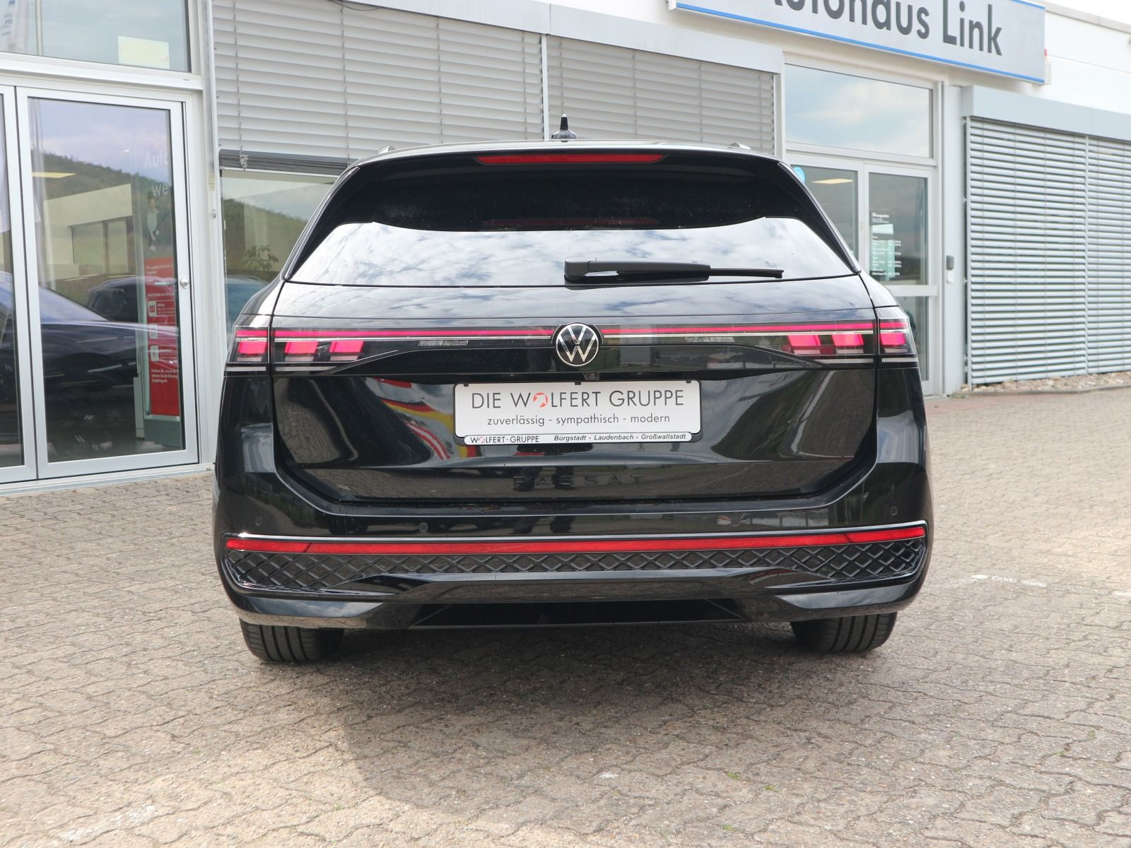 Fahrzeugabbildung Volkswagen Passat R-Line 2.0 TDI DSG AHK BLACKSTYLE NAVI PRO MAX