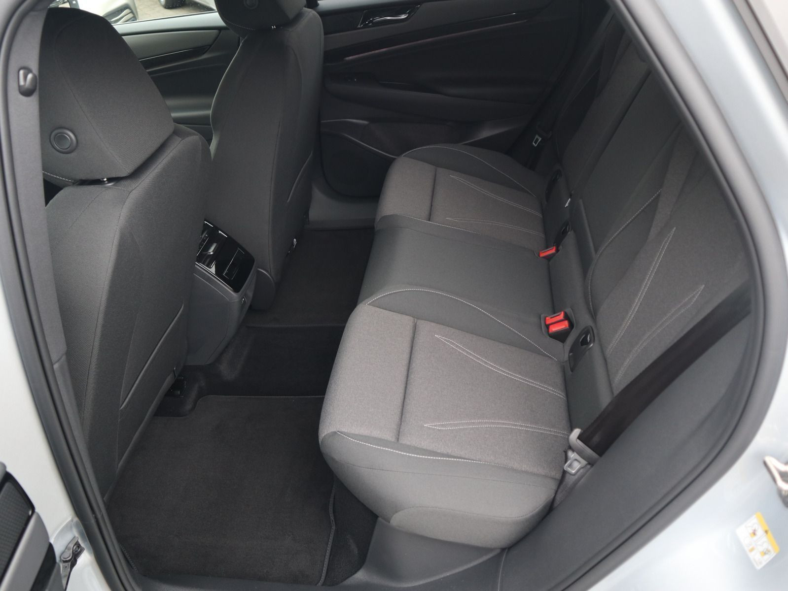 Fahrzeugabbildung Volkswagen ID.7 Tourer Pro (286 PS) 77 kWh Automatik *AHK*NAVI*WÄRMEPUMPE*GANZJAHRESREIFEN*