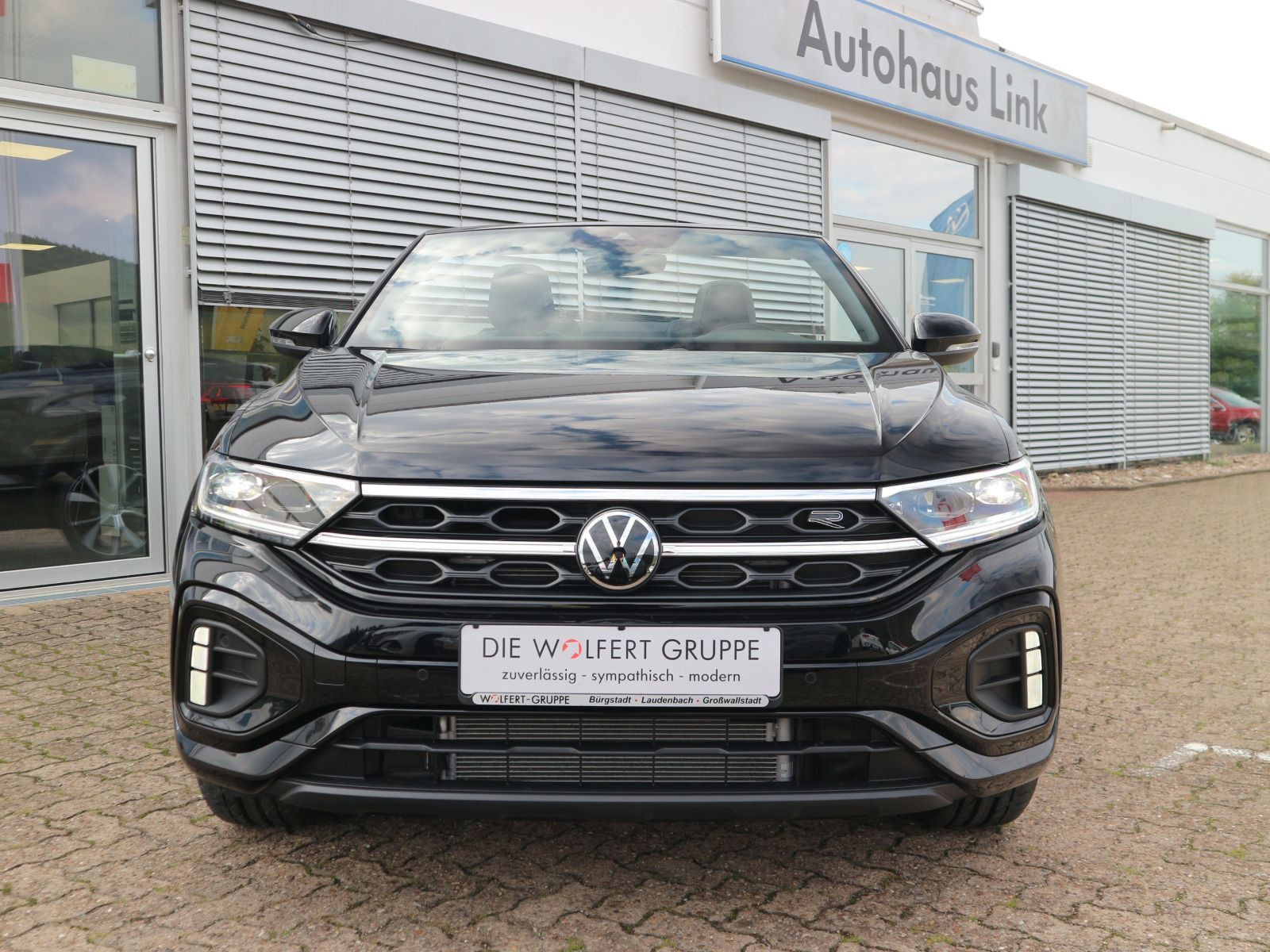 Fahrzeugabbildung Volkswagen T-Roc Cabriolet R-Line 1.5 TSI OPF (150 PS) DSG *AHK*NAVI*BLACKSTYLE*19 ZOLL*