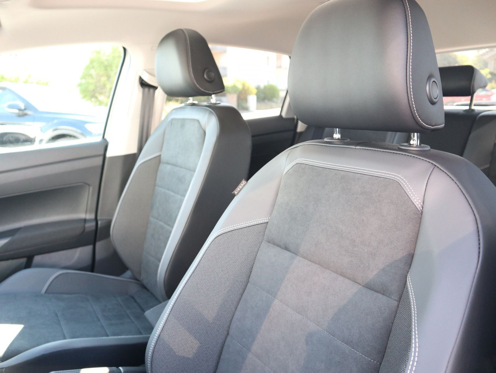 Fahrzeugabbildung Volkswagen Polo Style 1,0 TSI OPF (116 PS) DSG *AHK*WINTERRÄDER*PANORAMADACH*NAVI*