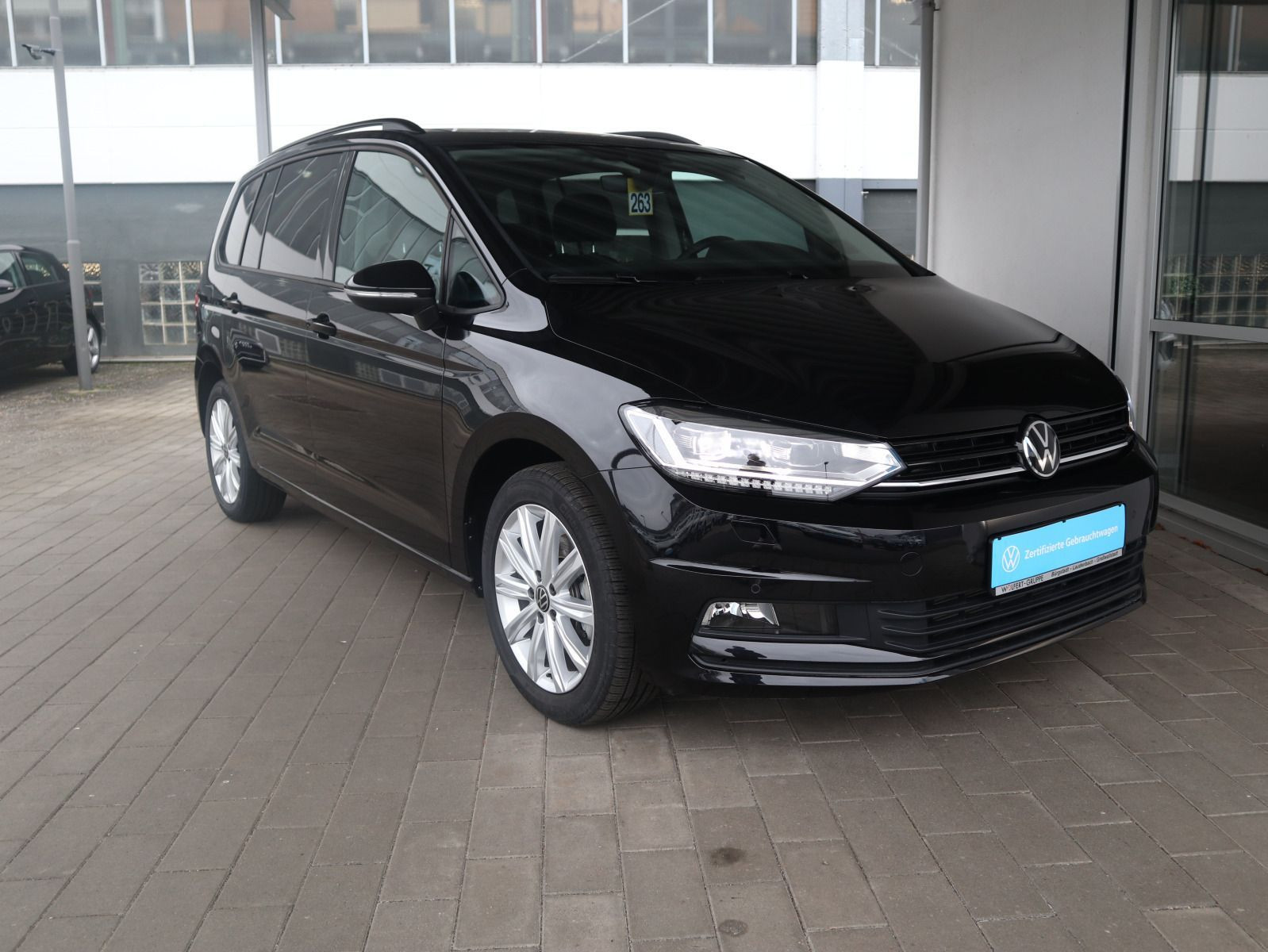 Fahrzeugabbildung Volkswagen Touran Highline 1.5 TSI DSG AHK PANO RFK 7-SITZE