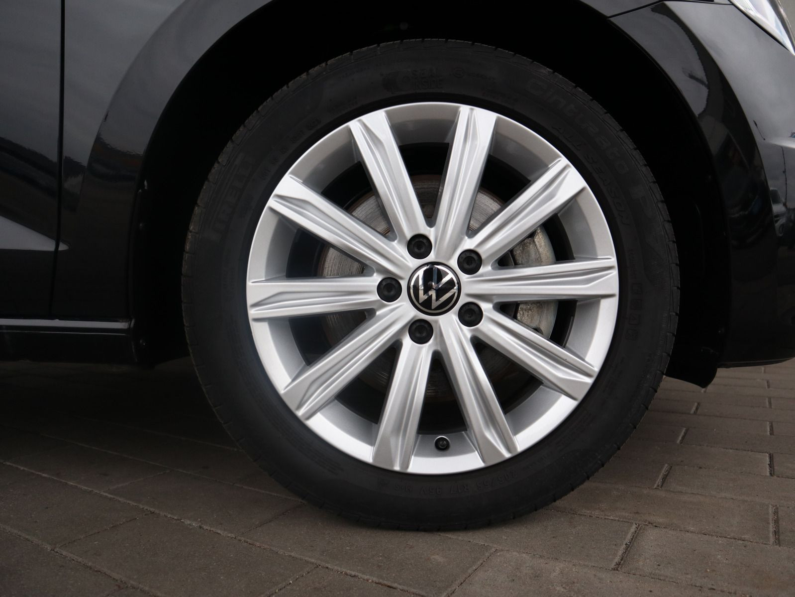Fahrzeugabbildung Volkswagen Touran Highline 1.5 TSI DSG AHK PANO RFK 7-SITZE