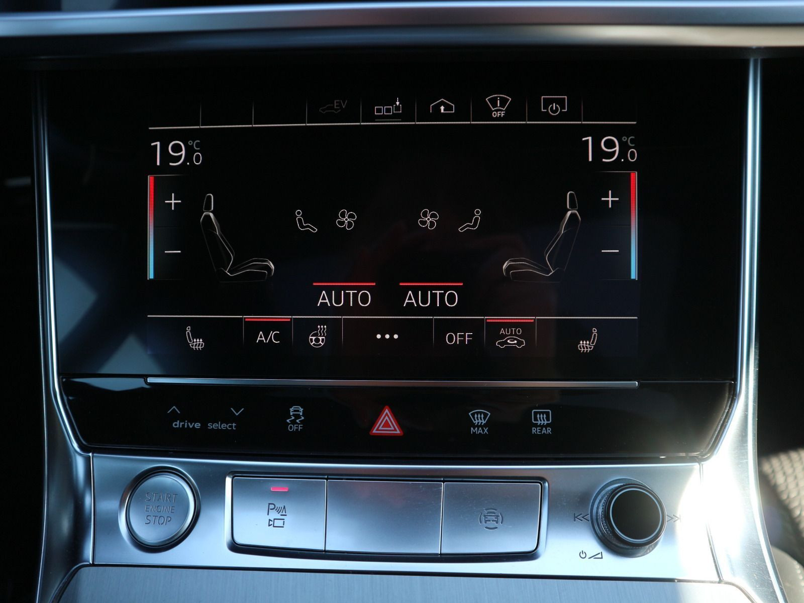 Fahrzeugabbildung Audi A6 Avant sport 55 TFSI e quattro Matrix*AHK*ACC