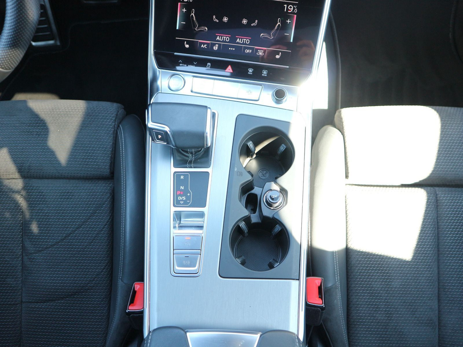 Fahrzeugabbildung Audi A6 Avant sport 55 TFSI e quattro Matrix*AHK*ACC
