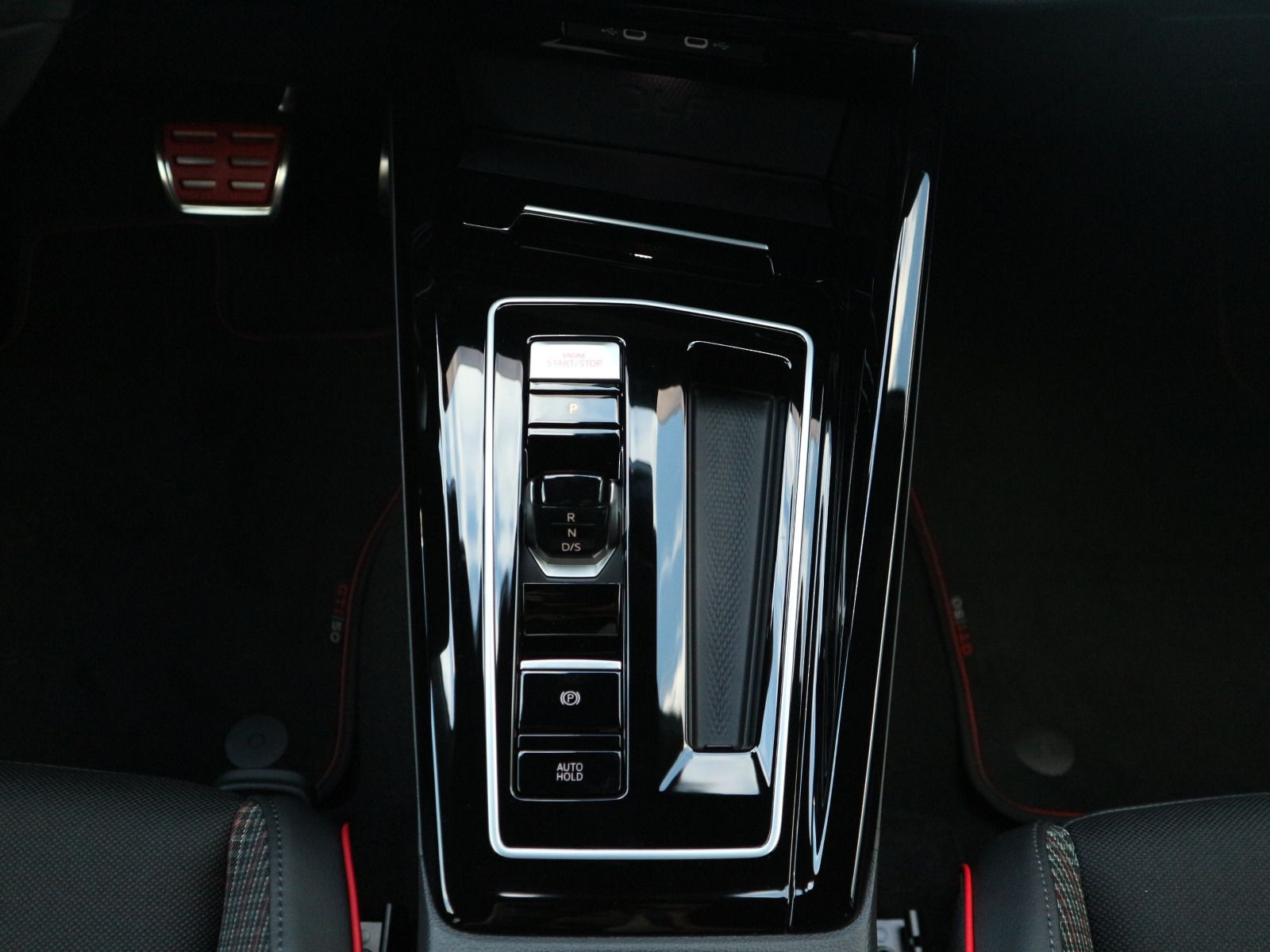 Fahrzeugabbildung Volkswagen Golf GTI EDITION 50 2,0 TSI OPF (325 PS) DSG *HARMAN KARDON* NAVI*