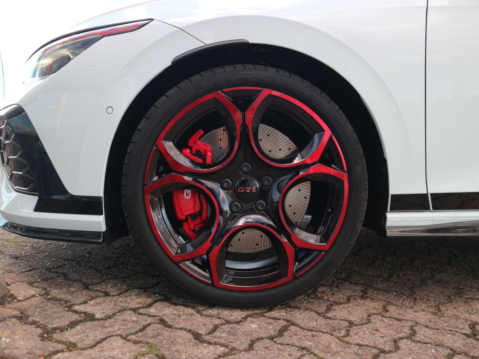 Fahrzeugabbildung Volkswagen Golf GTI EDITION 50 2,0 TSI OPF (325 PS) DSG *HARMAN KARDON* NAVI*