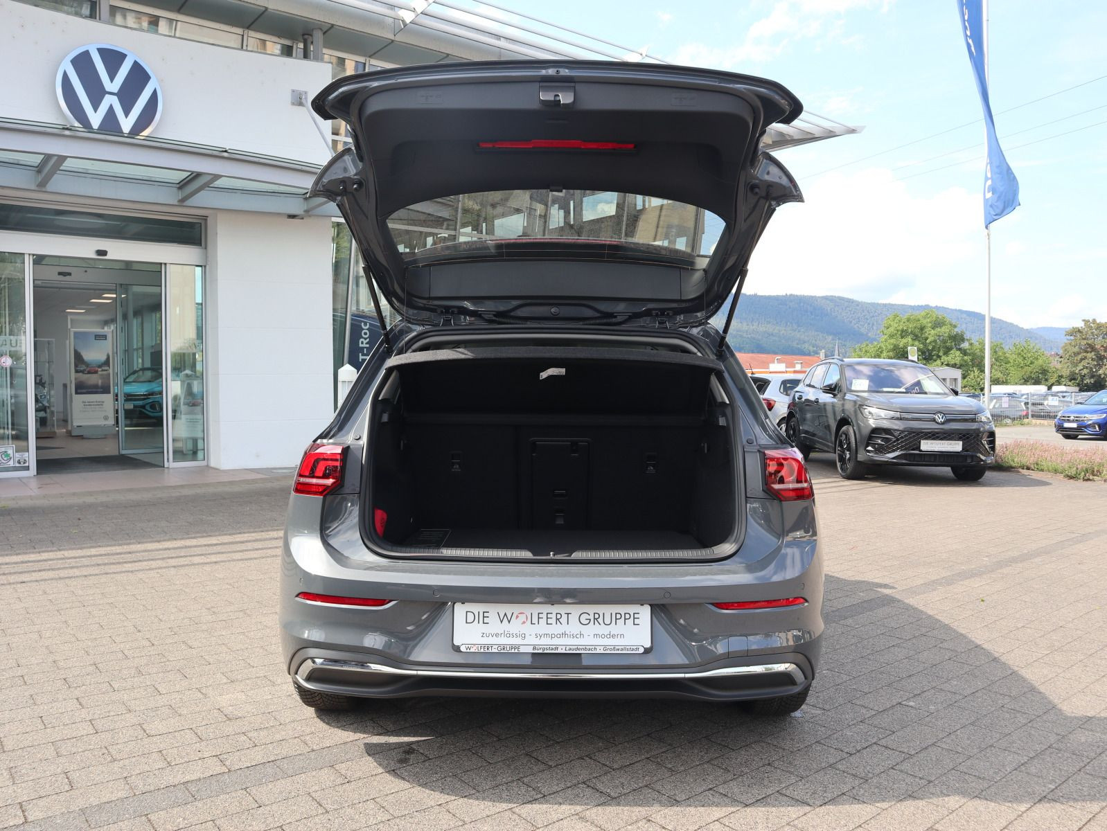 Fahrzeugabbildung Volkswagen Golf Energy 1.5 eTSI DSG NAVI LED PLUS 5J GARANTIE