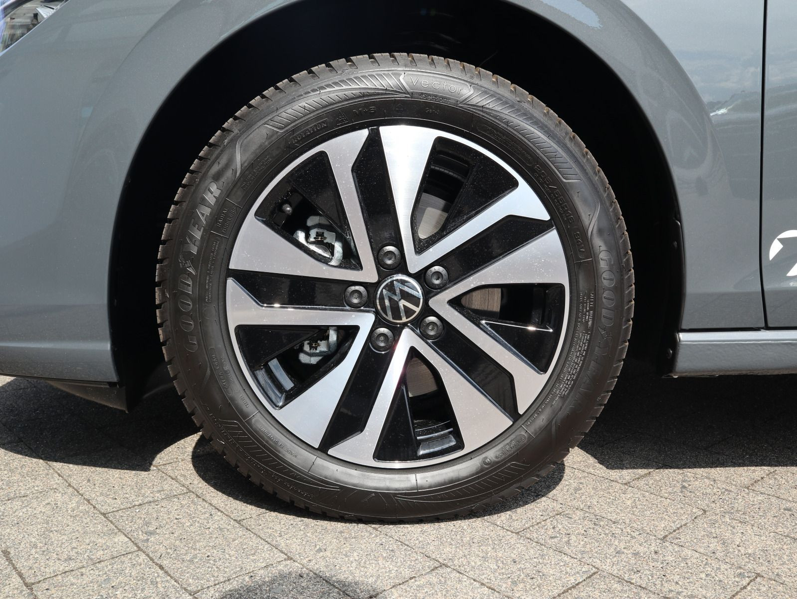 Fahrzeugabbildung Volkswagen Golf Energy 1.5 eTSI DSG NAVI LED PLUS 5J GARANTIE