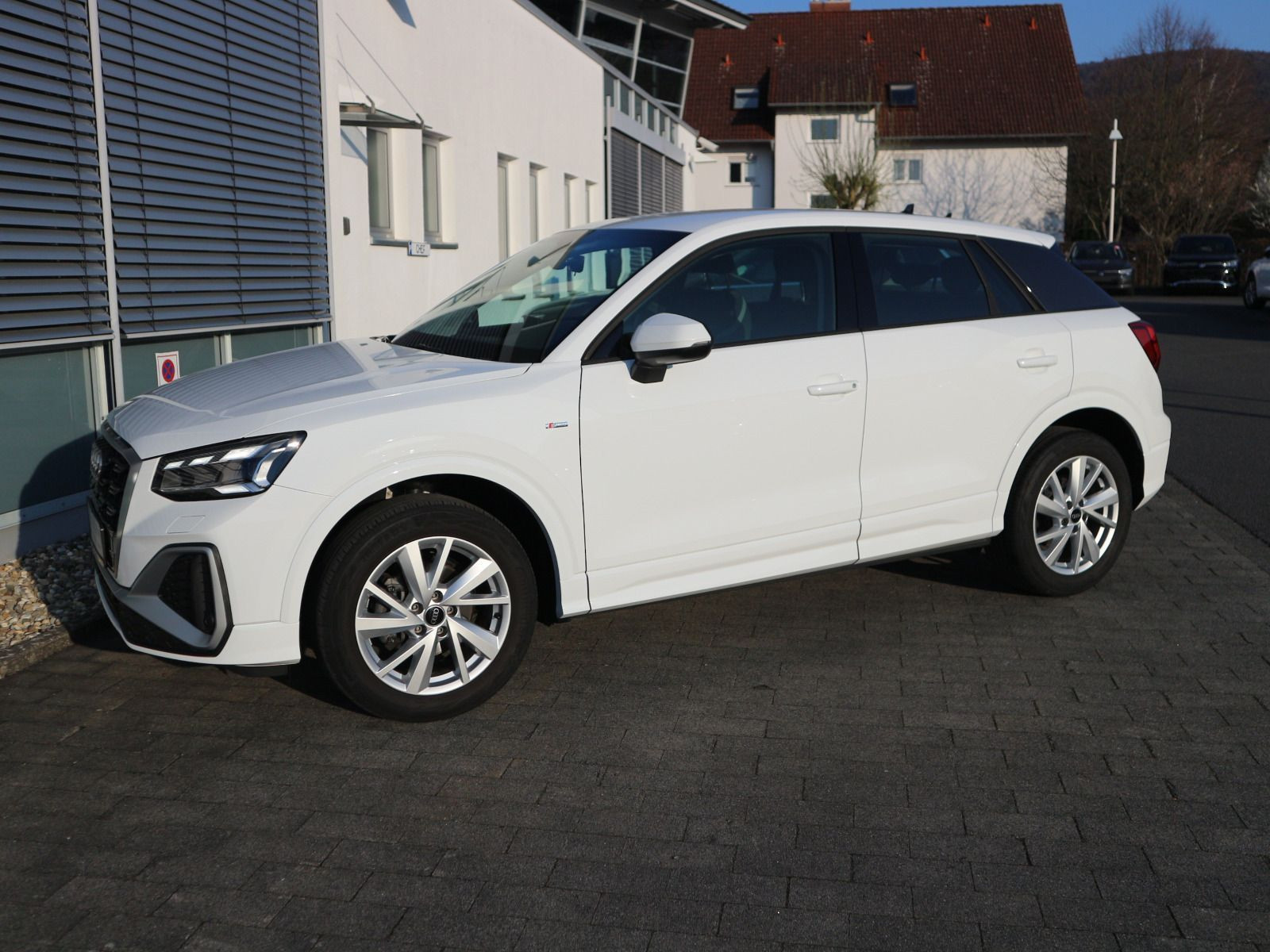 Fahrzeugabbildung Audi Q2 35 TFSI S line MATRIX*RFK*SHZ*NAVI