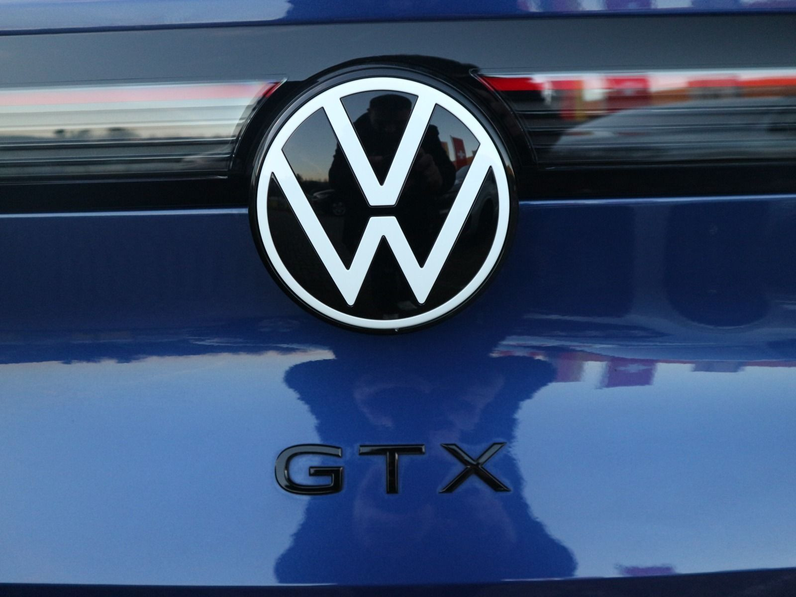 Fahrzeugabbildung Volkswagen ID.4 GTX 4M NAVI PRO RFK KEYLESS WÄPU WI-RÄDER