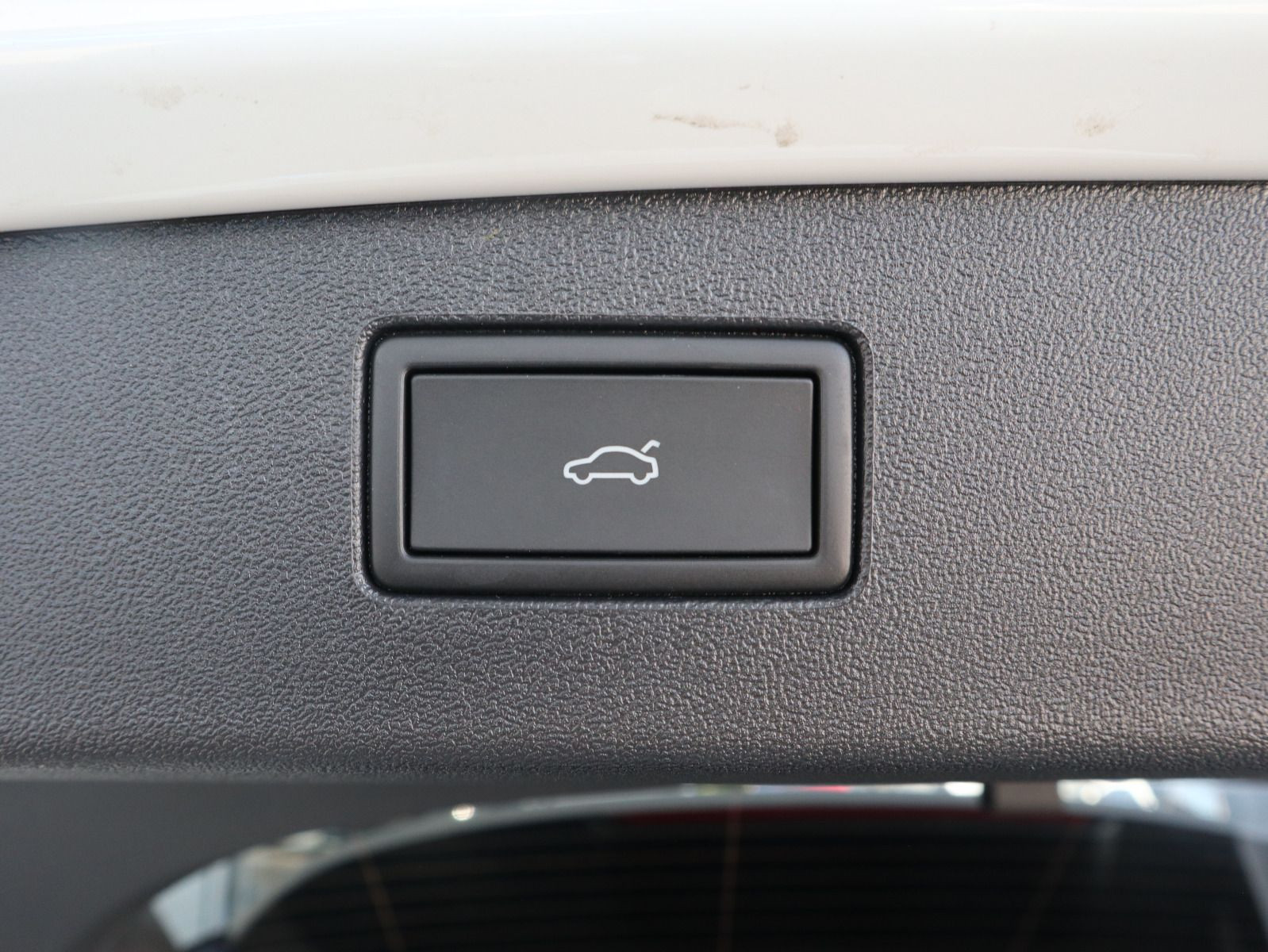 Fahrzeugabbildung Volkswagen Tiguan Elegance 1.5 TSI eHybrid DSG PANO AHK 360°