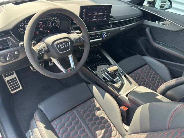 Fahrzeugabbildung Audi RS 4 Avant +WINTERRÄDER+DSC FAHRWERK+HUD+