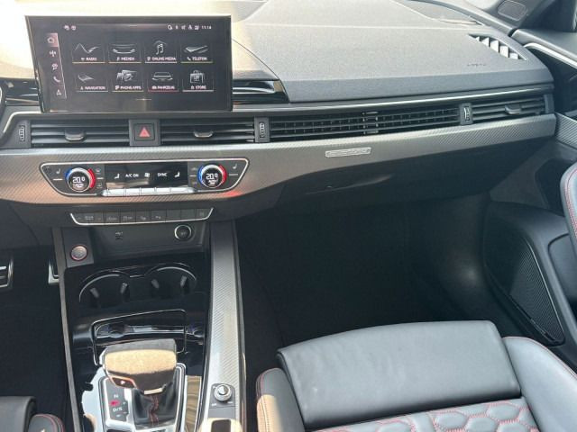 Fahrzeugabbildung Audi RS 4 Avant +WINTERRÄDER+DSC FAHRWERK+HUD+